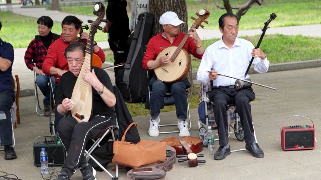 北京天坛琴之声民乐队演奏《掀起你的红盖头》