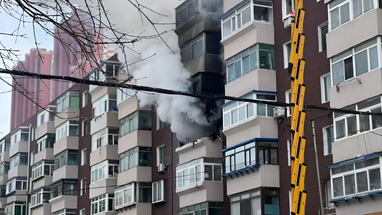 沈阳市和平区一小区发生燃气爆燃 现场一人受轻伤