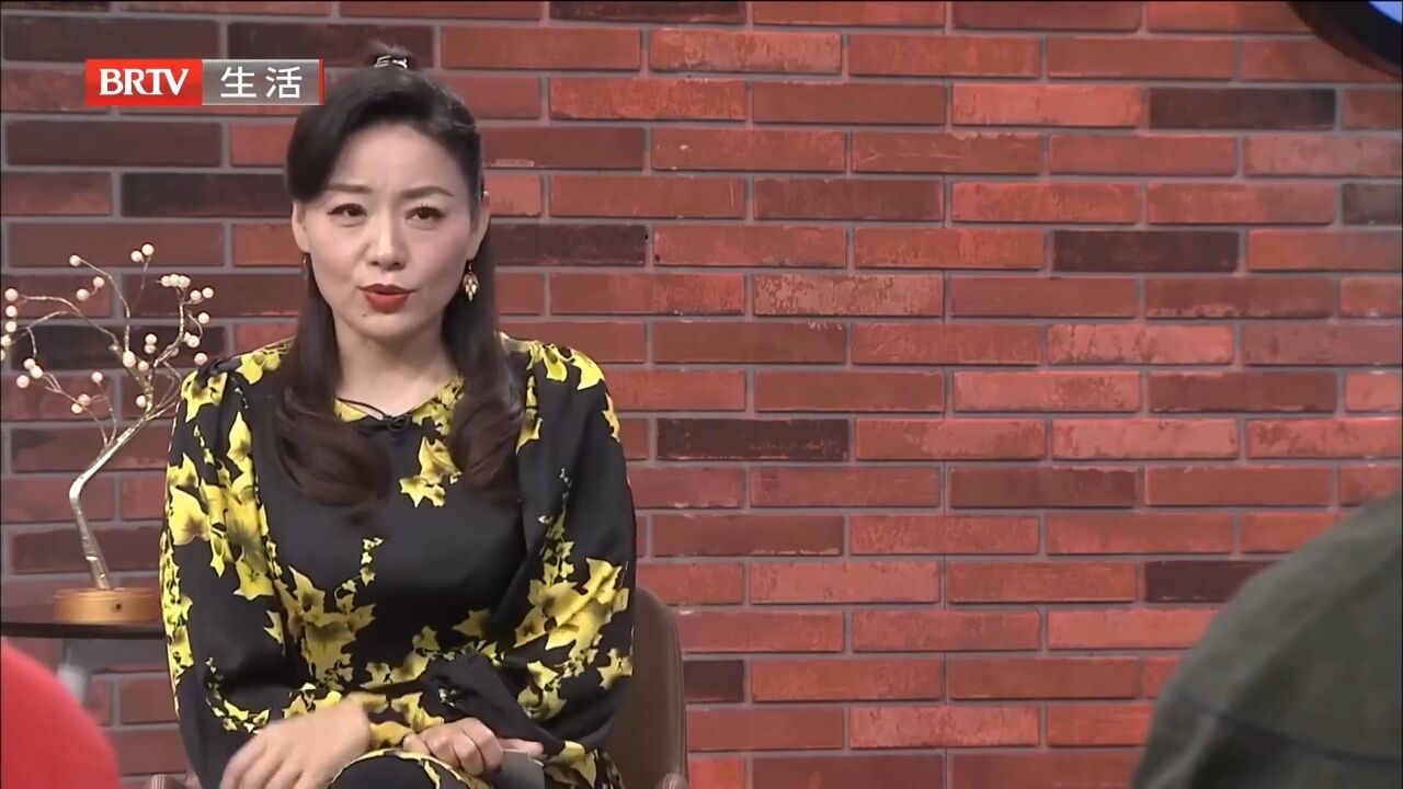 崔先生曾经在节目牵手,和女嘉宾聊得挺好,但因为抽烟两人分手