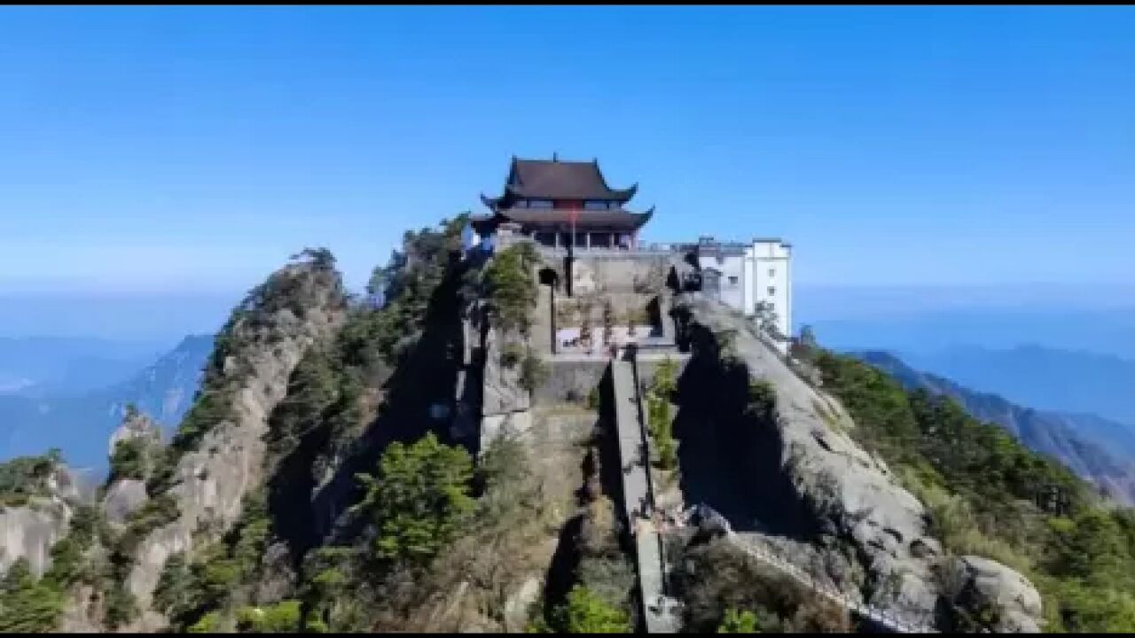 中国佛教四大名山,供奉着四位菩萨,周围风景如画很美