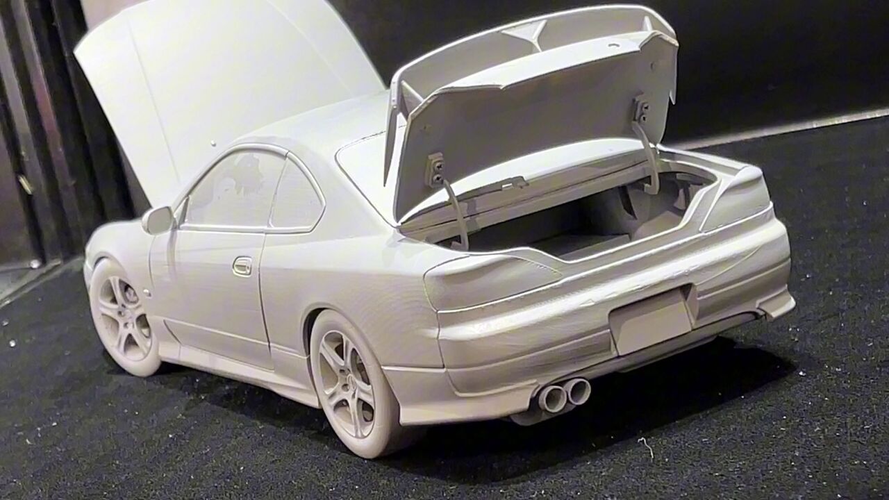 MotorHelix 1:18 合金全开 Nissan Silvia S15 灰模样品