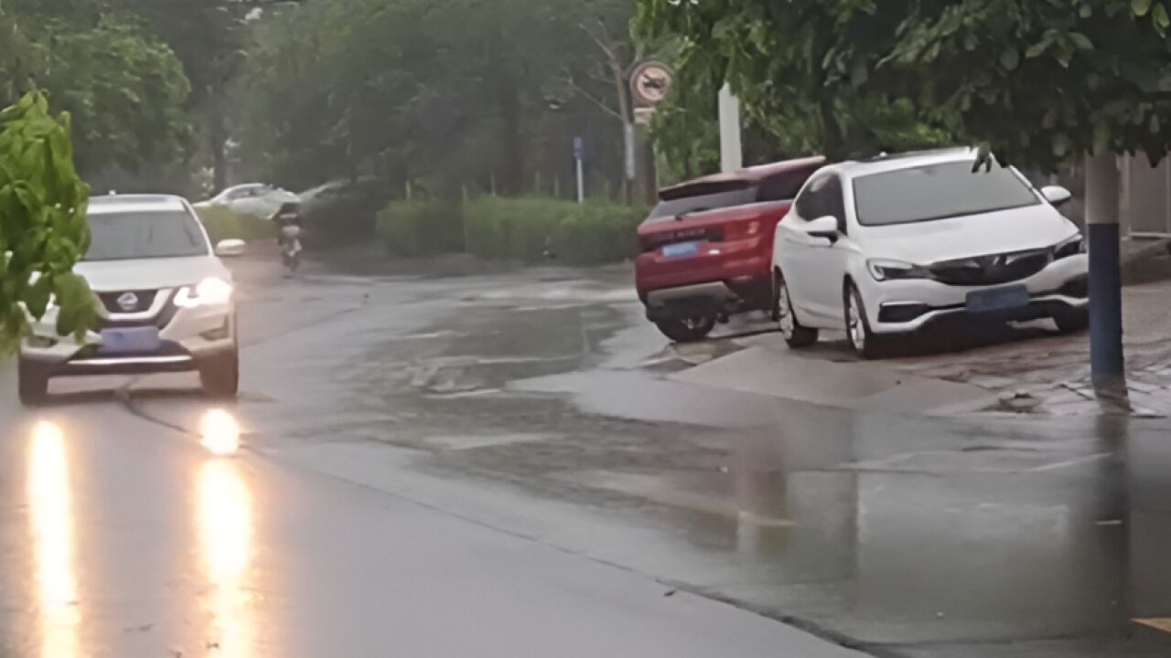 广西北海发布暴雨红色预警信号 全市中小学停课