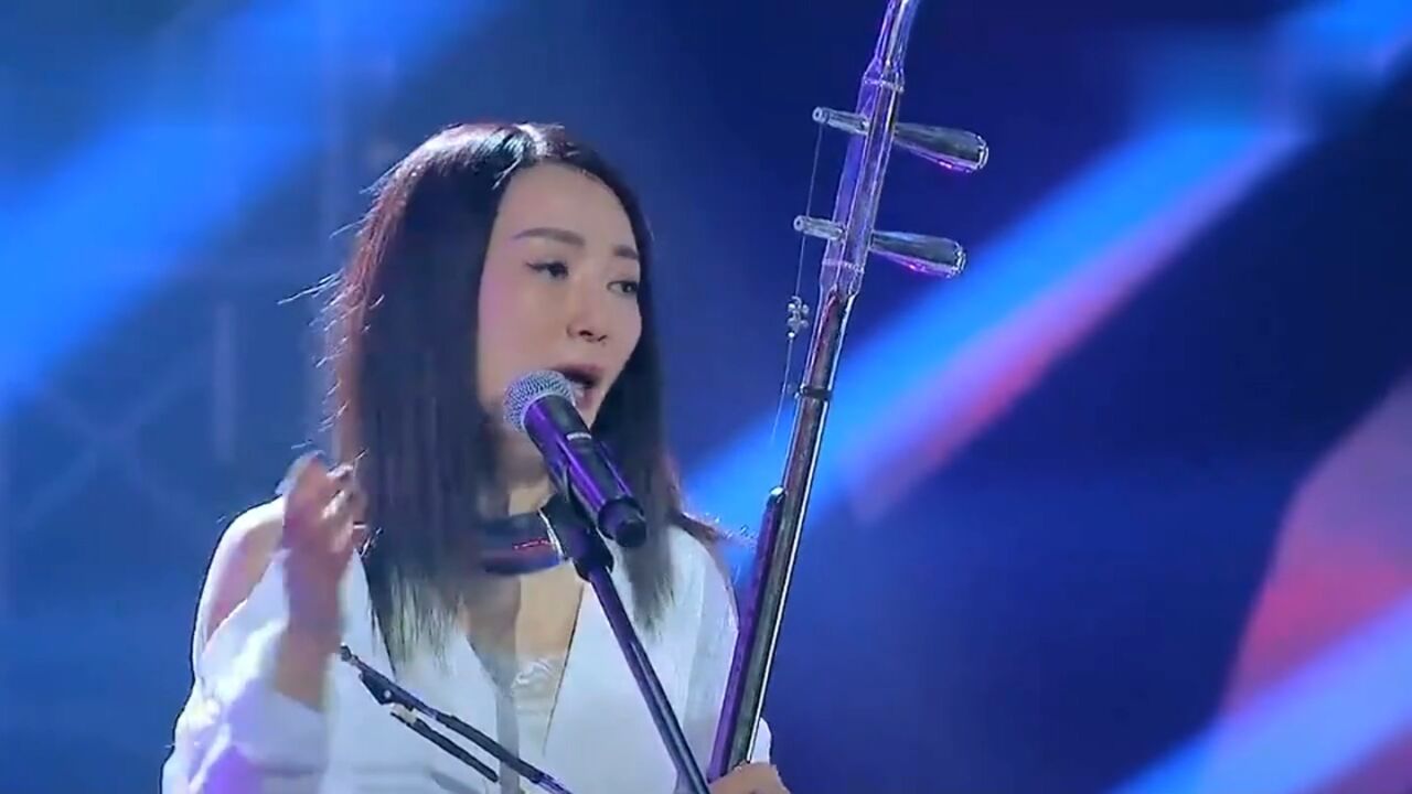 程琳深情演唱《妈妈的吻》,歌声美妙动听,真挚感情触动人心