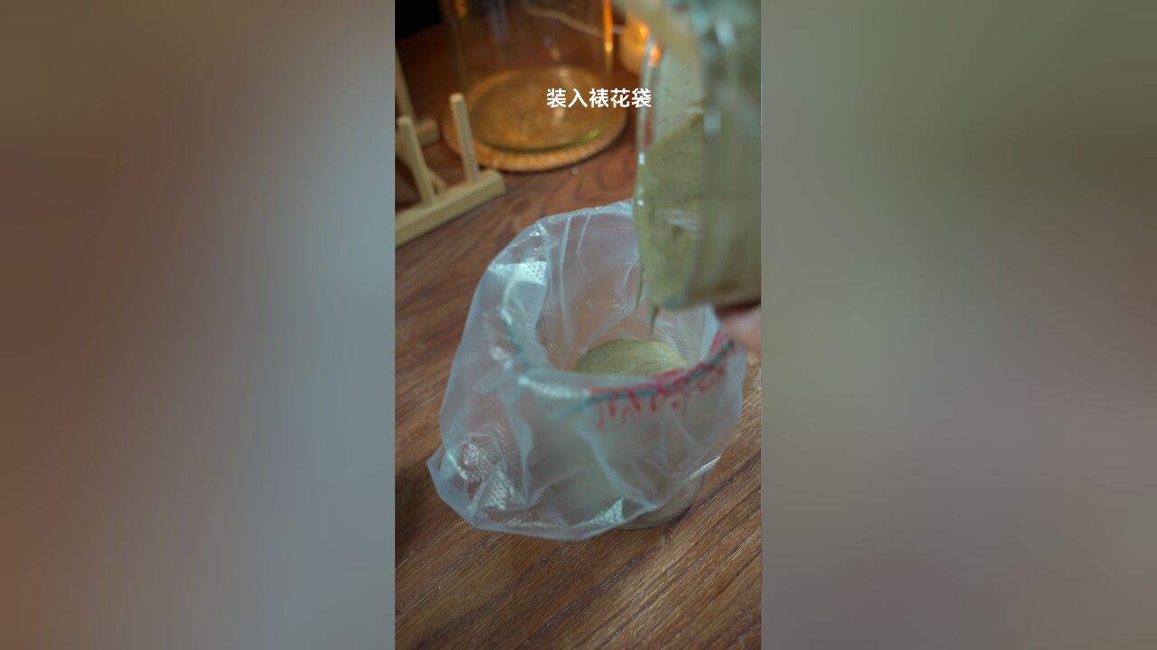 用红枣和黑芝麻做出来10个月可以吃的辅食:黑芝麻红枣蒸糕