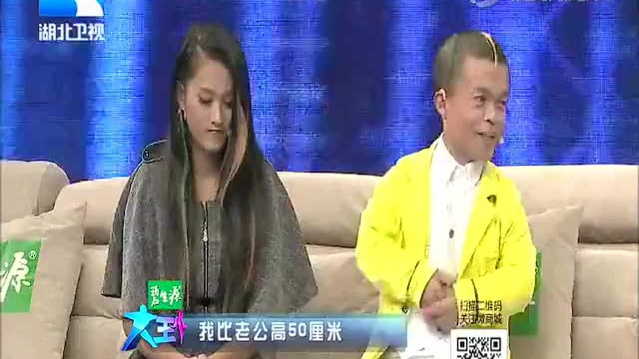 一转成双丨袖珍男子带美女私奔遭围堵 姑姑:有一百万就把人带走