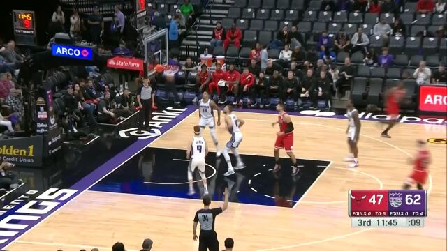 两大核心率先取分 拉文德罗赞联手连取5分