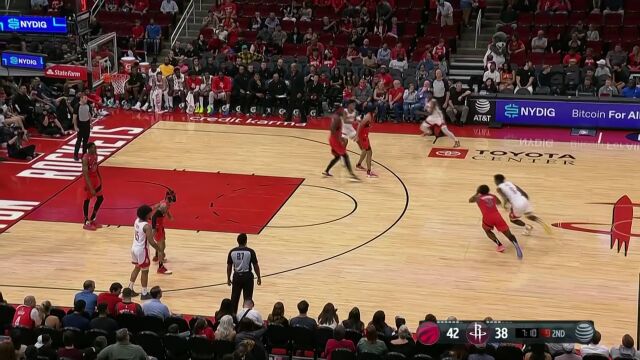 泰特假突真传灵动分球 克里斯托弗完美配合篮下暴扣
