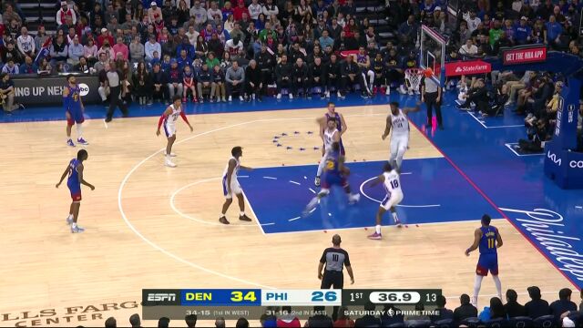 格林拍马赶到滑翔暴扣 恩比德不甘示弱三分还以颜色