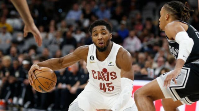 米切尔vs马刺集锦 28+5内突外投独木难支