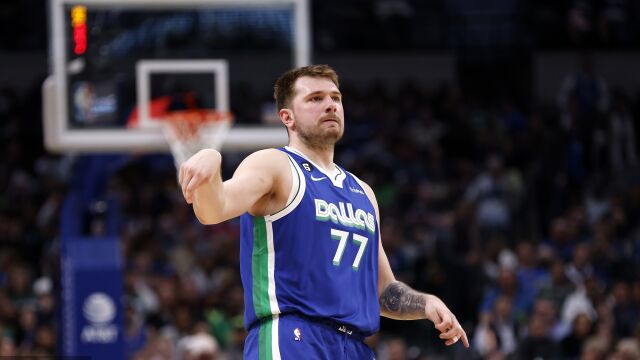 NBA全明星首发东契奇赛季十佳球 极限上篮单臂战斧劈扣