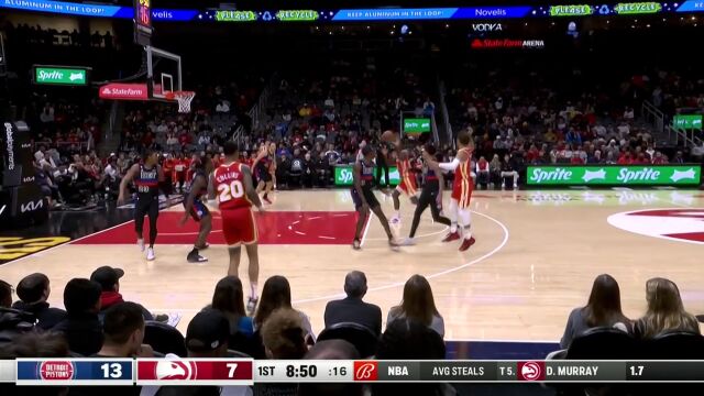 特雷杨神级连线 卡佩拉篮下吃饼空接暴扣