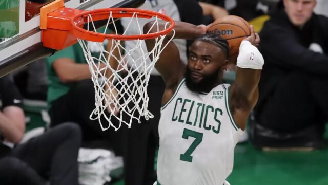 NBA全明星替补布朗赛季十佳球 骑马射箭超远三分扳平比分