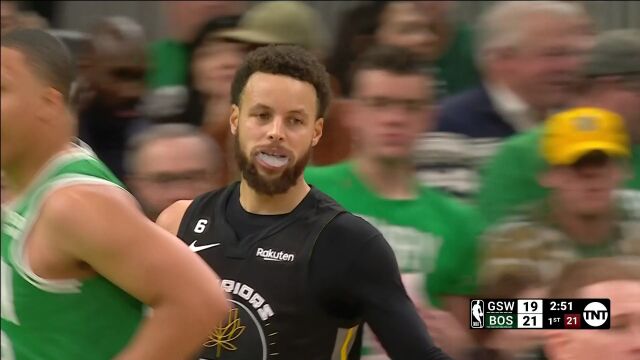 手感说来就来！库里弹道精准飚中三分