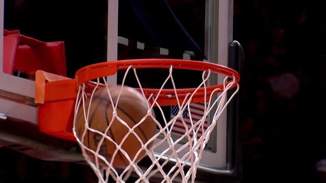 利拉德人缝中献上精准妙传 再无视对抗失衡打进