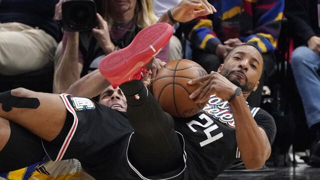 鲍威尔vs勇士集锦 全场砍下24分高效进攻击破对手防线