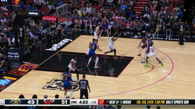 默契值满分！布朗人缝击地妙传助攻约基奇翻身上篮