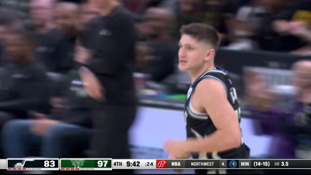 张弓搭箭毫不迟疑 艾伦外线接球大号三分百步穿杨