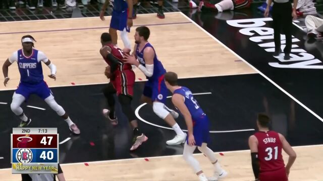 用防守人做轴心 阿德巴约原地转身单吃祖巴茨