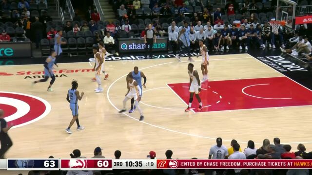 我的地盘我做主！卡佩拉迎面一掌帽下对手 特雷杨续上火力三分一箭穿心