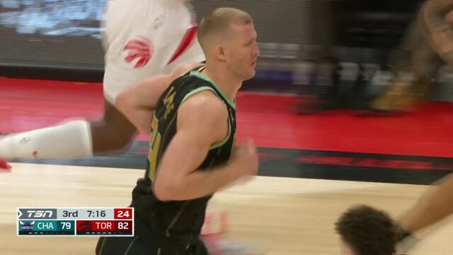 一有机会就能精准喂饼 鲍尔直塞篮下普拉姆利双手暴扣