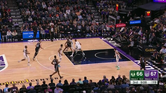 米德尔顿接球上篮稳稳打进 巴恩斯直接投进三分给出回应