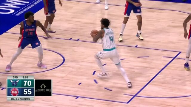 视防守如无物！罗齐尔假突回传理查兹挑篮命中