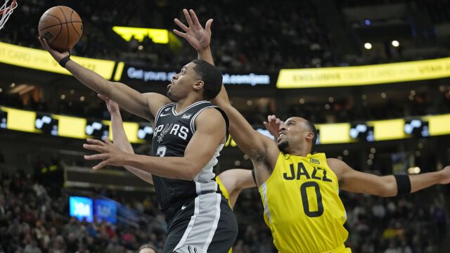 马刺102-94爵士 约翰逊25分马刺复仇爵士结束16连败