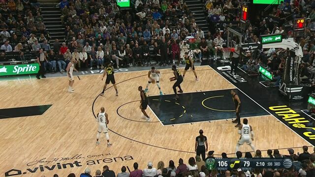 身高臂长就是为所欲为！字母哥篮下连续放篮得手