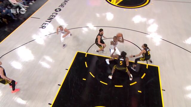 杀人还要诛心！小卡持球突破急停跳投打成2+1