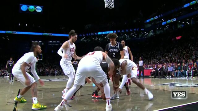 篮下都是手这球可怎么进啊！奥斯曼篮下疯狂封盖夏普