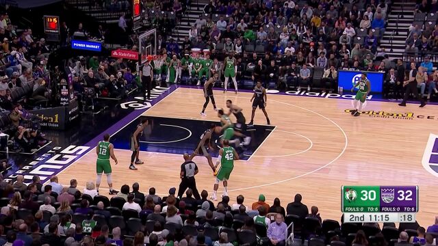 篮下守株待兔 莱尔斯伸出长臂钉板大帽布罗戈登