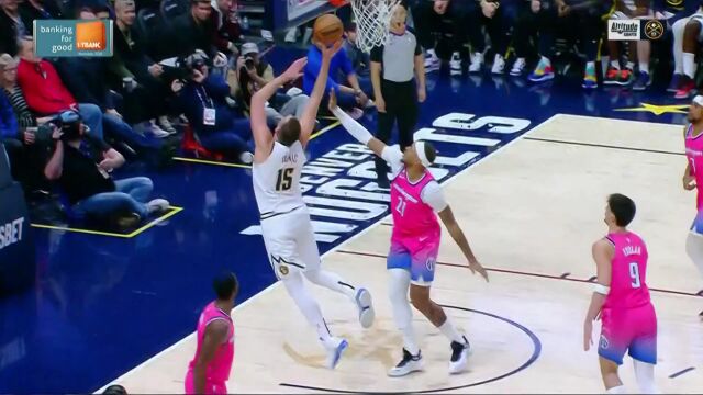 双人配合天衣无缝！戈登空中连线约基奇翻身上篮2+1