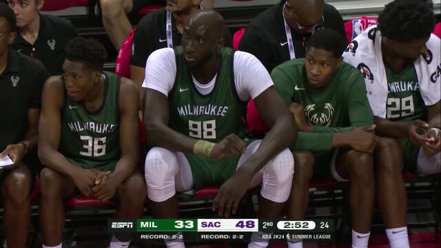 雄鹿vs国王第2节英文原声回放