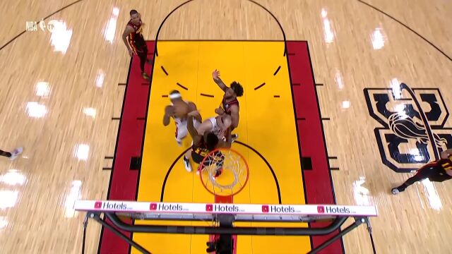 开启火锅盛宴 卡佩拉连送巴特勒大帽镇守篮下