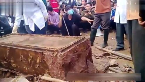 慎入！越南千年古墓开棺瞬间，考古学家都惊出一身冷汗