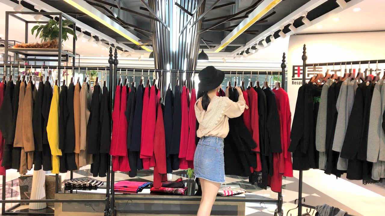 微信上低价卖专柜衣服