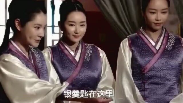 奇婕妤想亲自给皇子喂膳,没想到银汤匙放进膳食里竟变黑了