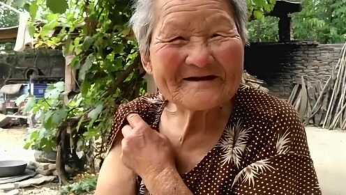 99岁老太太身体硬朗，承包儿子家务活，最爱吃咸菜！ - 腾讯视频
