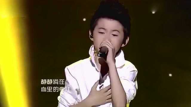 小小年纪的孙浩森,演唱飙泪歌曲送给妈妈,感动现场泪奔,太好听