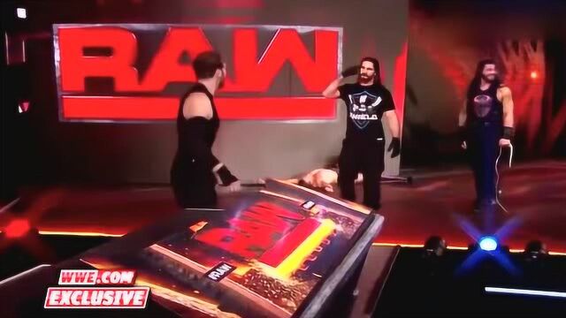 WWE:美国职业摔角格斗赛,场面激烈!