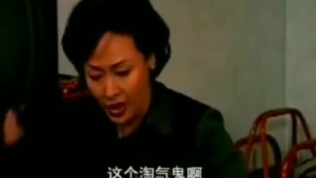 金珠喝醉,妈妈反倒怪银珠没照顾好金珠,称自己怎么生出这种丫头