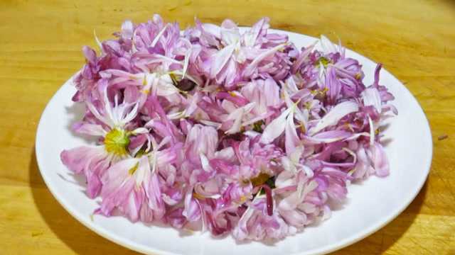 菊花炒肉的家常做法,香甜美味还好看,让人食欲大增,你也学学看