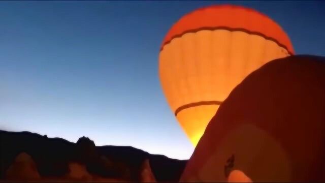 乘着热气球,徐徐上升看日出,飞到5001000米空中,欣赏童话中的美