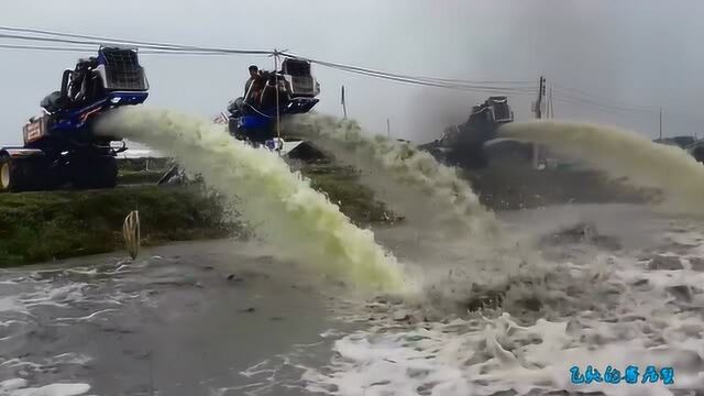 三台大水泵,同时给鱼池抽水,太壮观了!