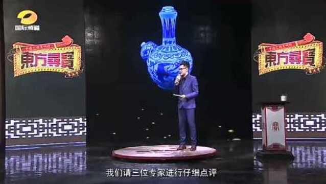 一件明代青花的军持,器型非常的别致,专家估价680万!