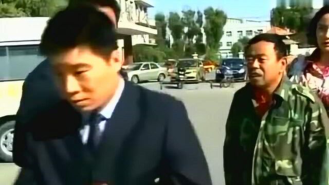 乡长让犯错的村主任钱大宝写书面检讨还当着全村念,他气到晕倒!