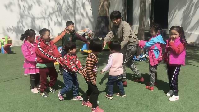 只有一名老师的幼儿园!她扎根乡村10几年,给留守孩子当妈