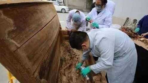隋朝出土棺材上刻着“开者即死”四个字，专家开棺后激动不已