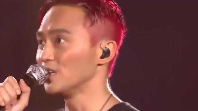 《岁月如歌》是《冲上云霄》的主题曲,张智霖的翻唱仿佛量身定制