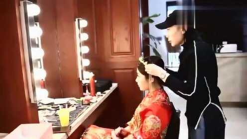 美丽的新娘正在梳妆打扮，伴娘团也是一个比一个漂亮啊